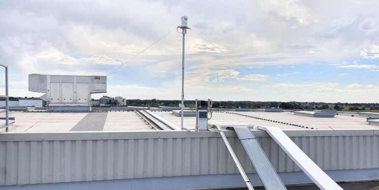 Laser and Acoustic Bird Control for Roofs - AgriProTech